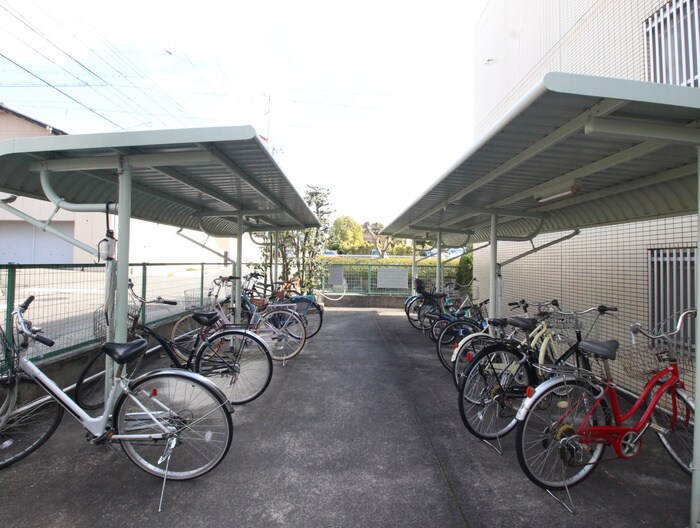 物件外観写真3　(駐輪場)