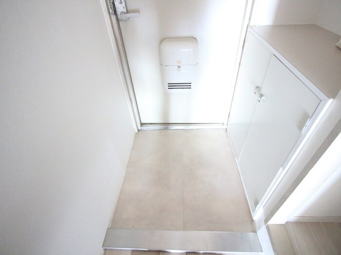 物件内観写真18　(玄関)
