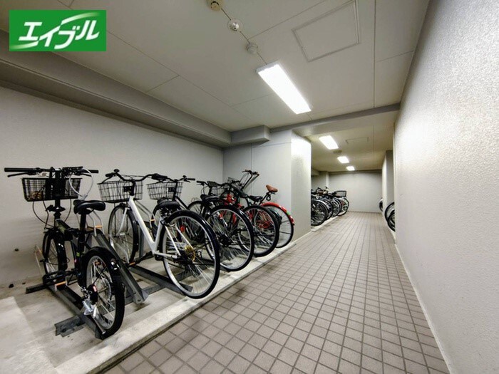 物件外観写真3　(駐輪場)