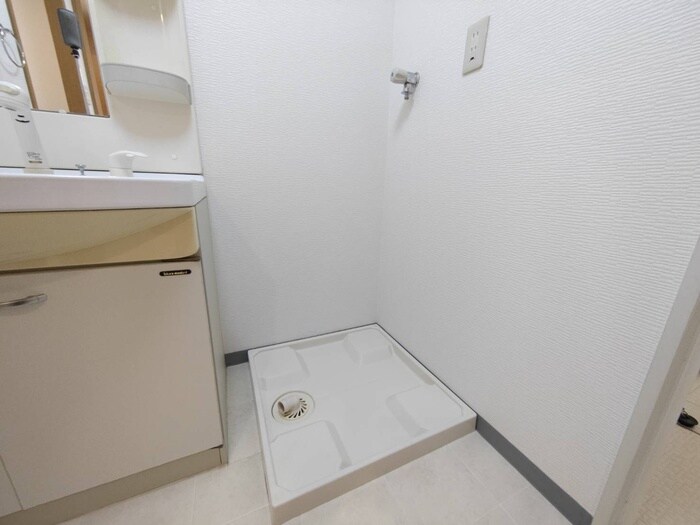 物件内観写真16　(洗濯機置場)