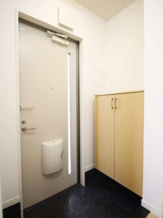 物件内観写真11　(玄関)