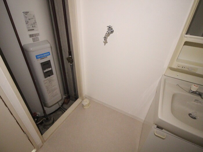 物件内観写真15　(洗濯機置場)