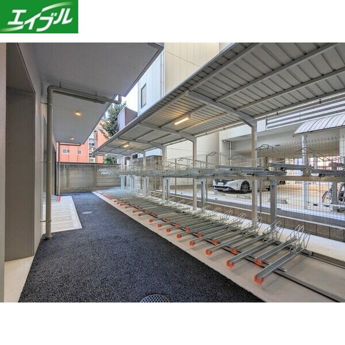 物件外観写真2　(駐輪場)