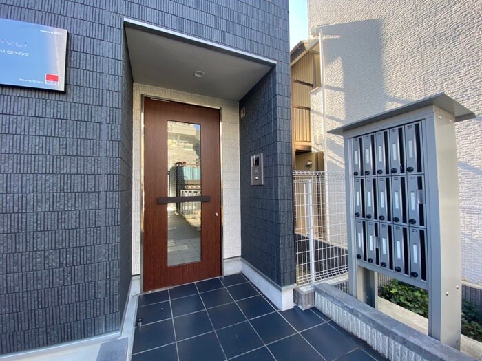 物件外観写真2　(エントランス部分)