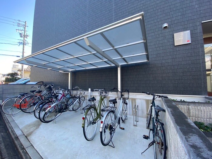 物件外観写真3　(駐輪場)