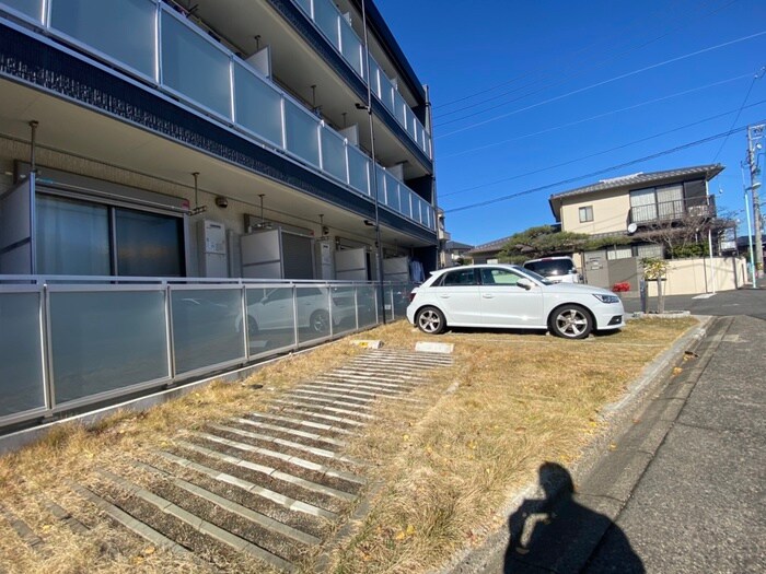 物件外観写真4　(駐車場)