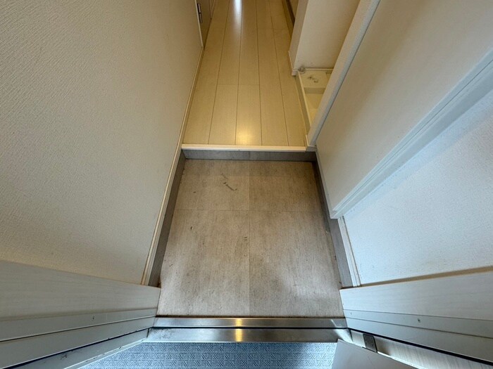 物件内観写真15　(玄関)