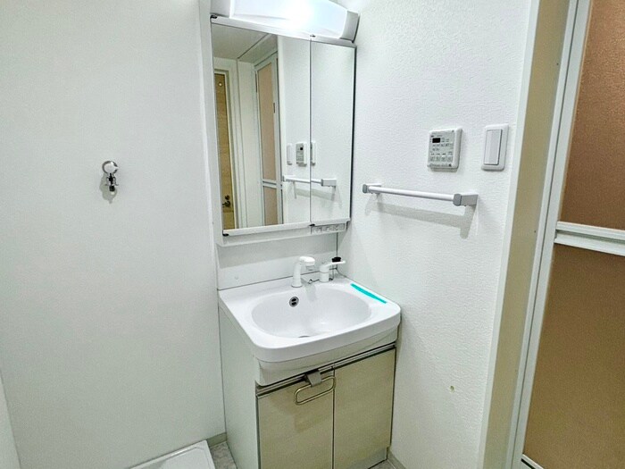 物件内観写真13　(洗面)