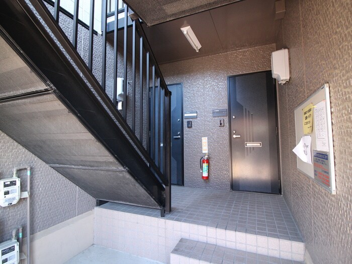 物件外観写真5　(エントランス部分)