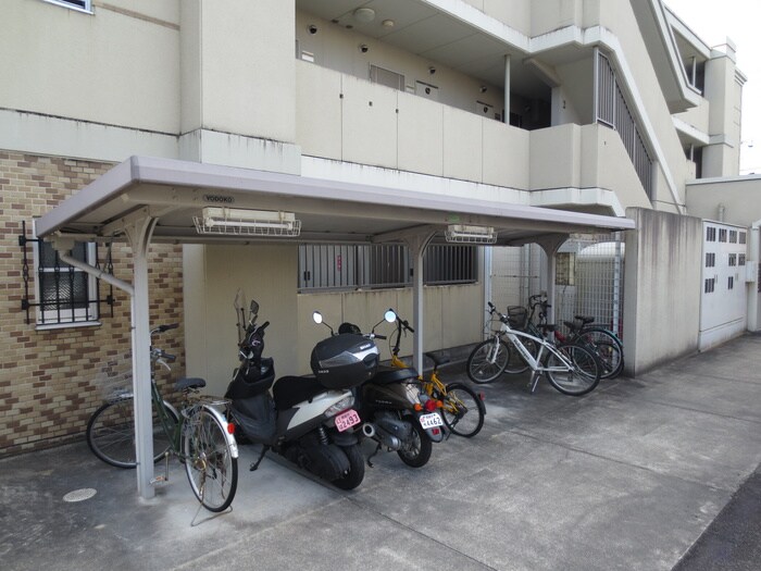 物件外観写真6　(駐輪場)