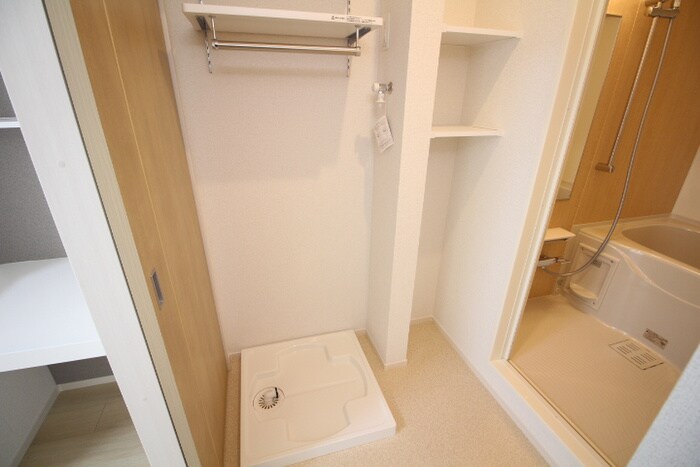 物件内観写真12　(洗濯機置場)