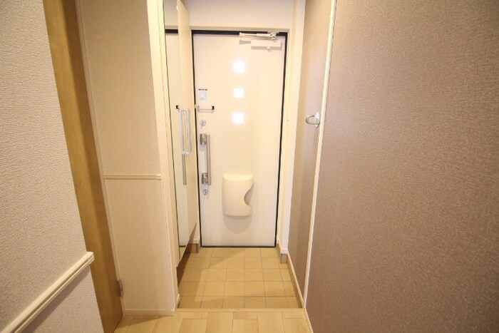 物件内観写真15　(玄関)
