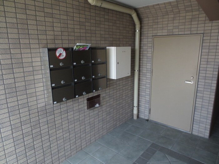 物件外観写真5　(エントランス部分)