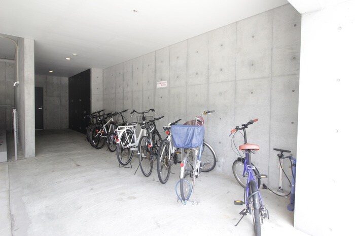 物件外観写真4　(駐輪場)