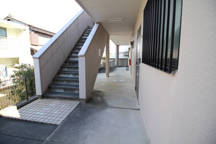 物件外観写真2　(エントランス部分)