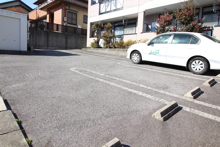 物件外観写真4　(駐車場)