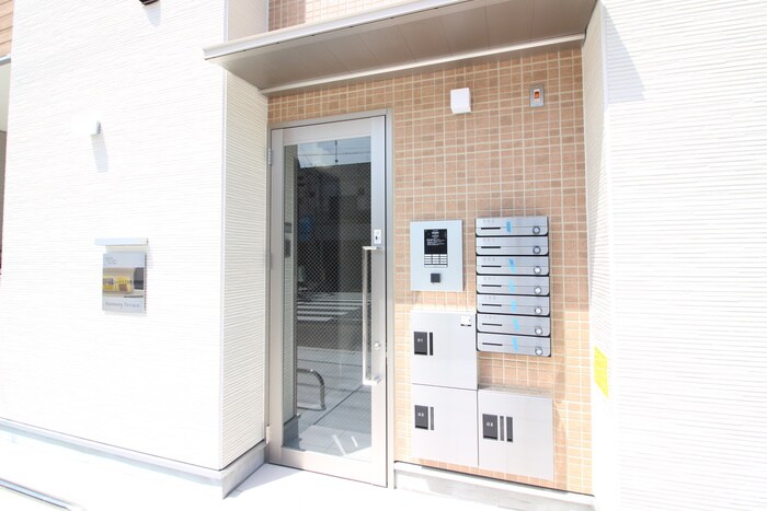 物件外観写真4　(エントランス部分)