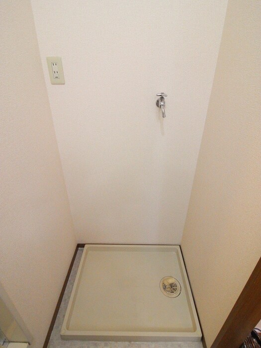 物件内観写真14　(洗濯機置場)