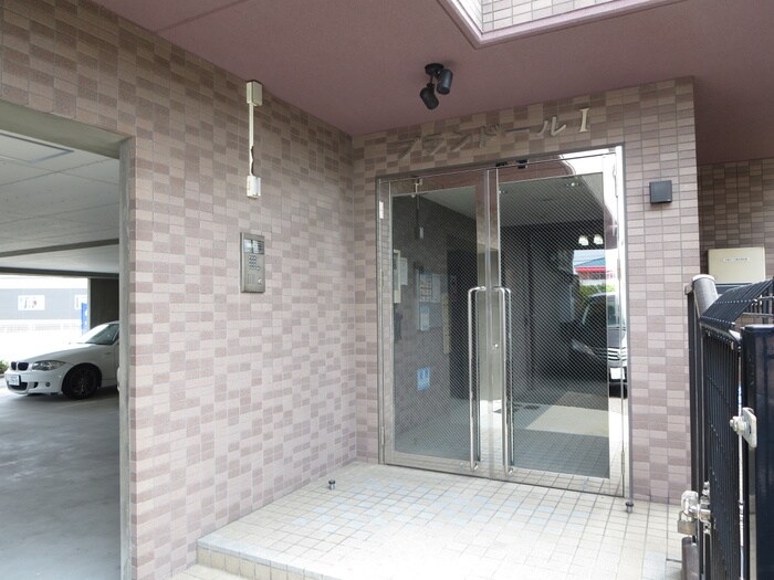 物件外観写真2　(エントランス部分)
