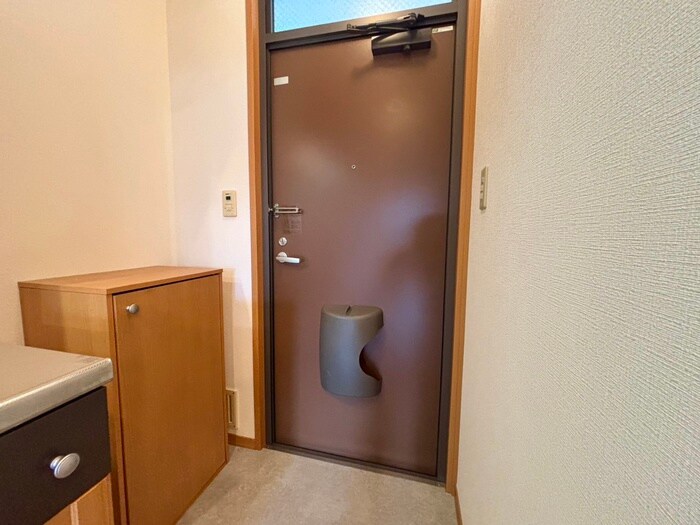 物件内観写真13　(玄関)