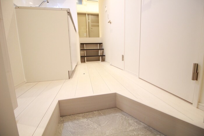 物件内観写真18　(玄関)