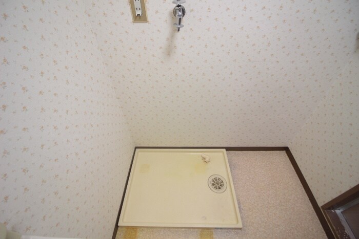 物件内観写真11　(洗濯機置場)