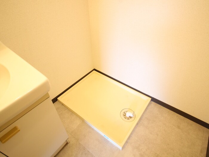 物件内観写真14　(洗濯機置場)