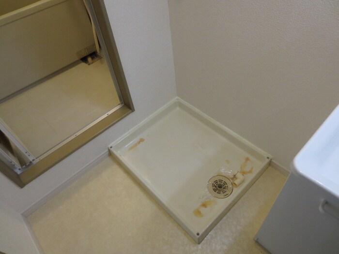 物件内観写真14　(洗濯機置場)