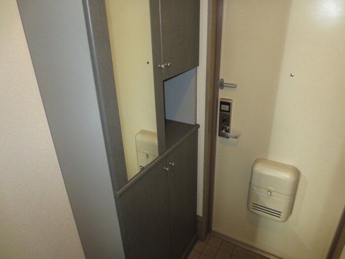物件内観写真16　(玄関)
