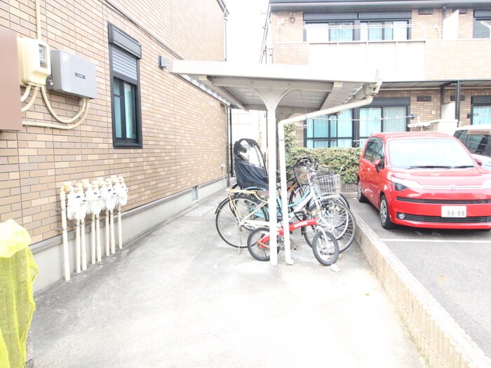 物件外観写真6　(駐輪場)