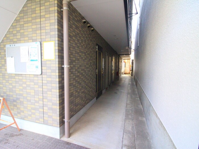 物件外観写真3　(エントランス部分)