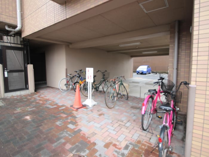 物件外観写真3　(駐輪場)