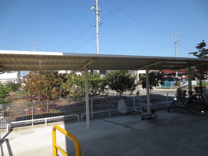 物件外観写真4　(駐輪場)