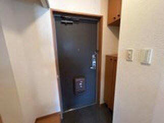 物件内観写真7　(玄関)