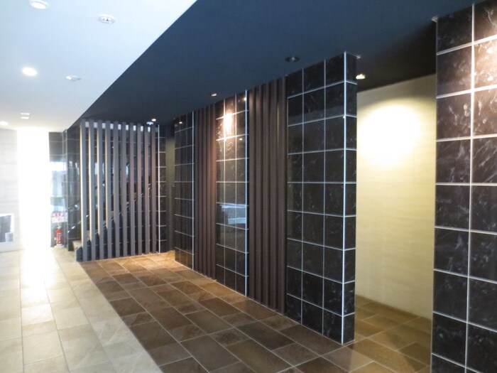 物件外観写真4　(エントランス部分)