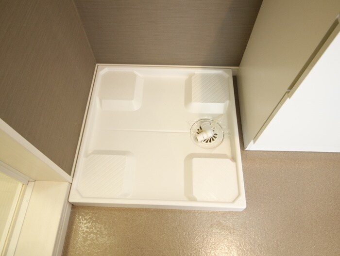 物件内観写真16　(洗濯機置場)