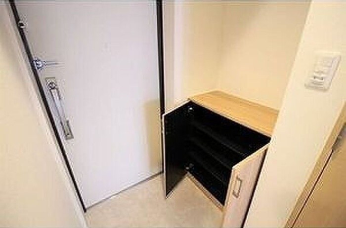 物件内観写真14　(玄関)