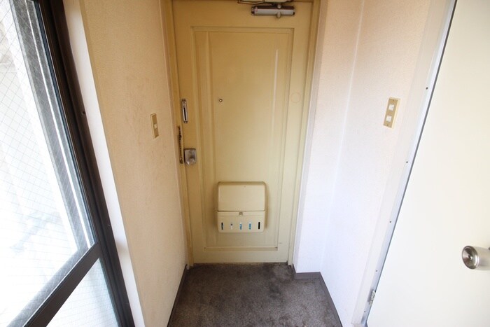 物件内観写真7　(玄関)