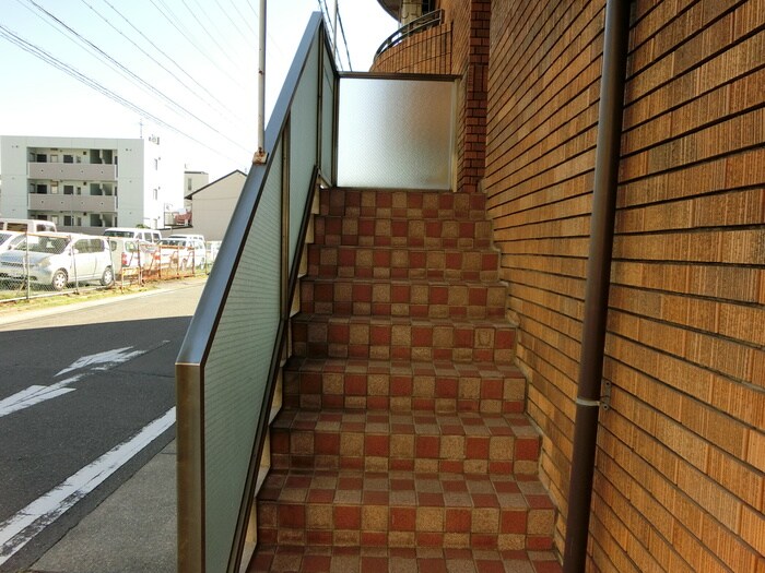 物件外観写真4　(エントランス部分)