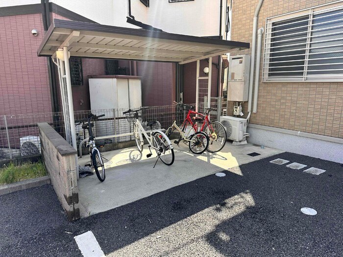 物件外観写真3　(駐輪場)