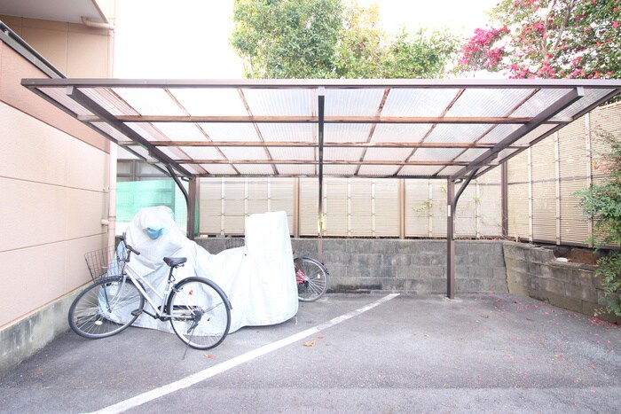 物件外観写真4　(駐輪場)