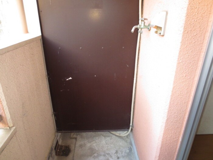 物件内観写真11　(洗濯機置場)