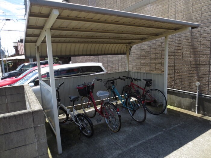 物件外観写真4　(駐輪場)