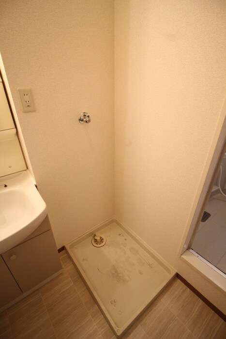 物件内観写真18　(洗濯機置場)