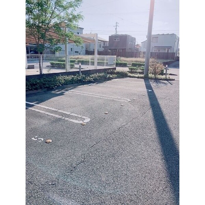 物件外観写真5　(駐車場)