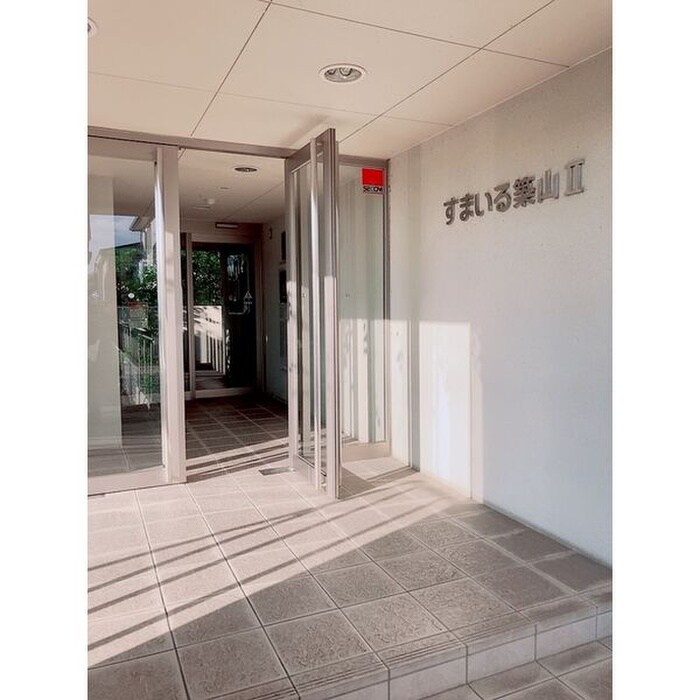 物件外観写真6　(エントランス部分)