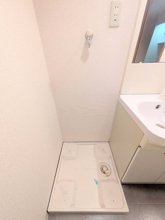 物件内観写真16　(洗濯機置場)