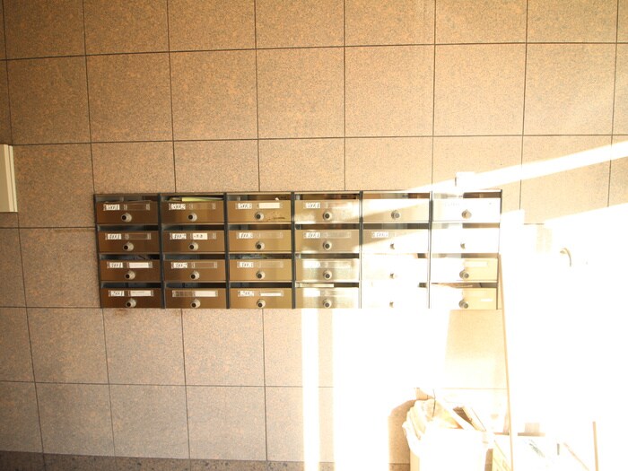 物件外観写真6　(エントランス部分)