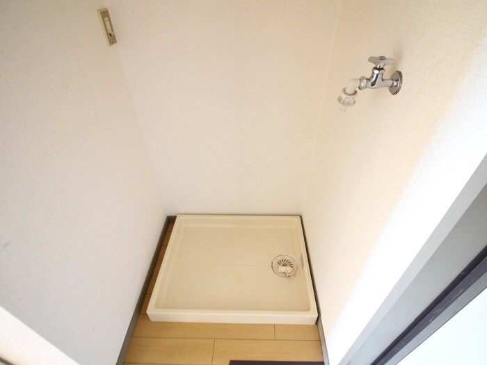 物件内観写真12　(洗濯機置場)