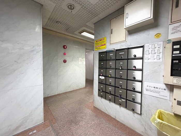 物件外観写真5　(エントランス部分)